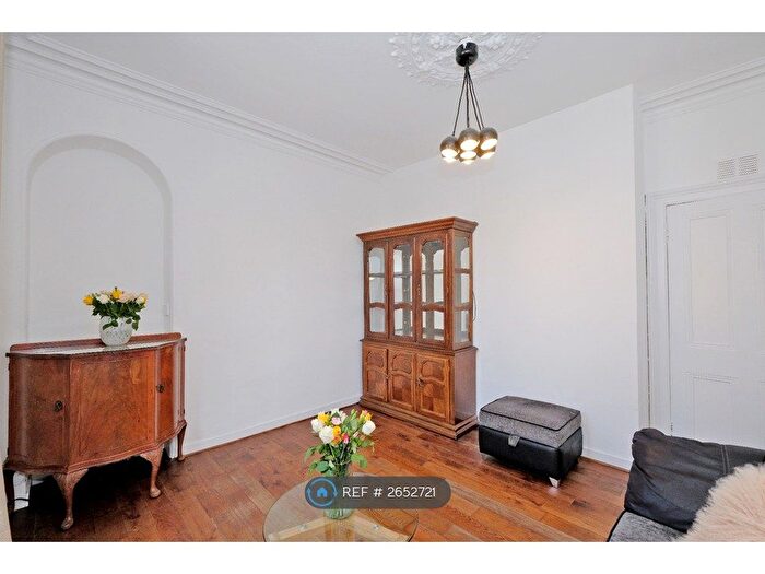 2 Bedroom Flat To Rent In Affleck Place, Aberdeen, AB11