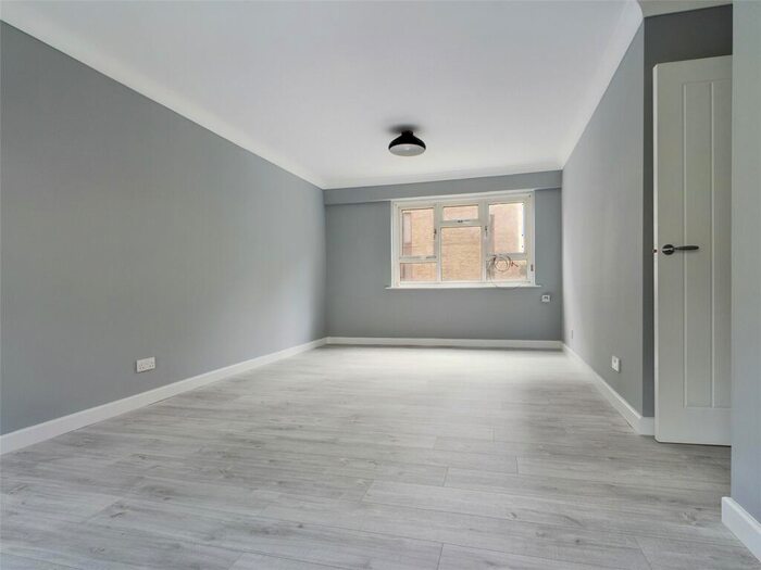 2 Bedroom Apartment To Rent In Selsfield Drive, Brighton, BN2