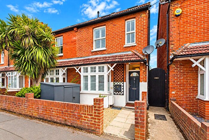 3 Bedroom End Of Terrace House For Sale In Horsell, Surrey, GU21