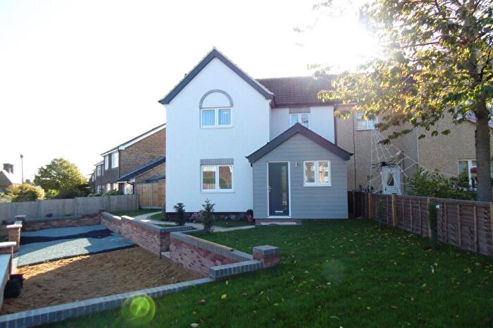 3 Bedroom Semi Detached House To Rent In Oak Crescent, Potton, SG19