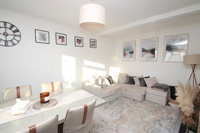 3 Bedroom Property To Rent In Milne Park East, Croydon, CR0