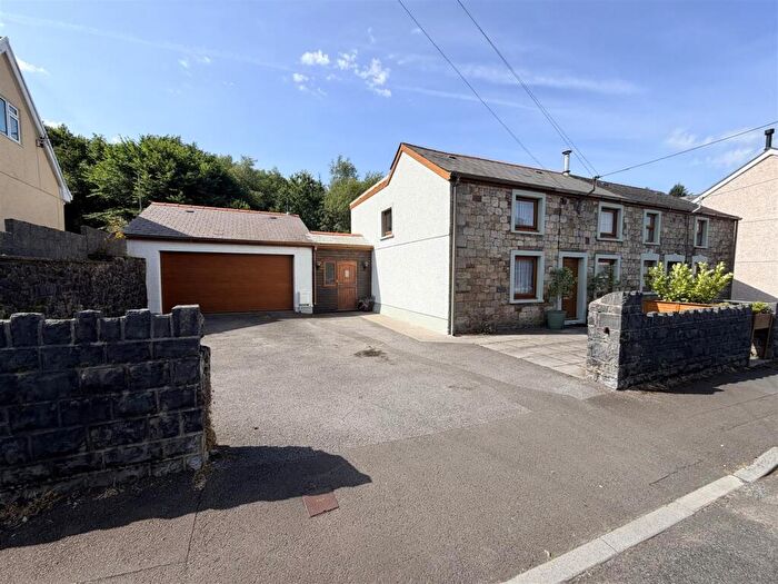 3 Bedroom Cottage For Sale In Cwmamman Road, Glanamman, Ammanford, SA18