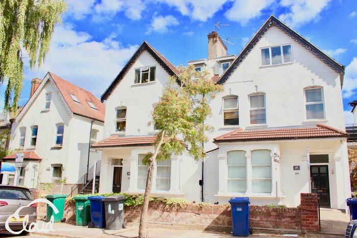 3 Bedroom Flat To Rent In Sunningfields Road, London, NW4