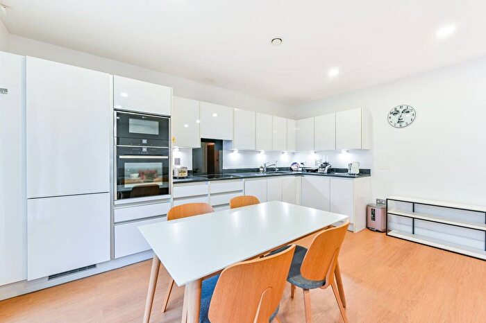 2 Bedroom Flat For Sale In Kilburn Park Road, Maida Vale, London, NW6