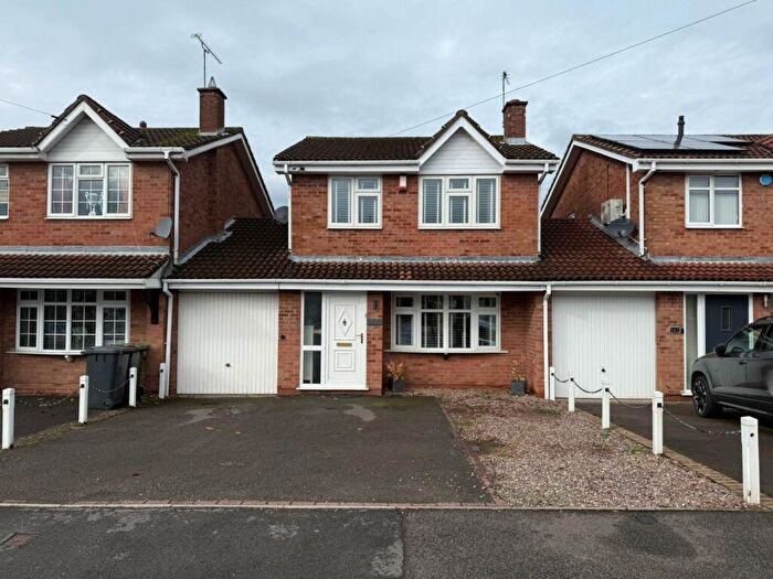 3 Bedroom Link Detached House For Sale In Newdigate Road, Bedworth, Warwickshire, CV12