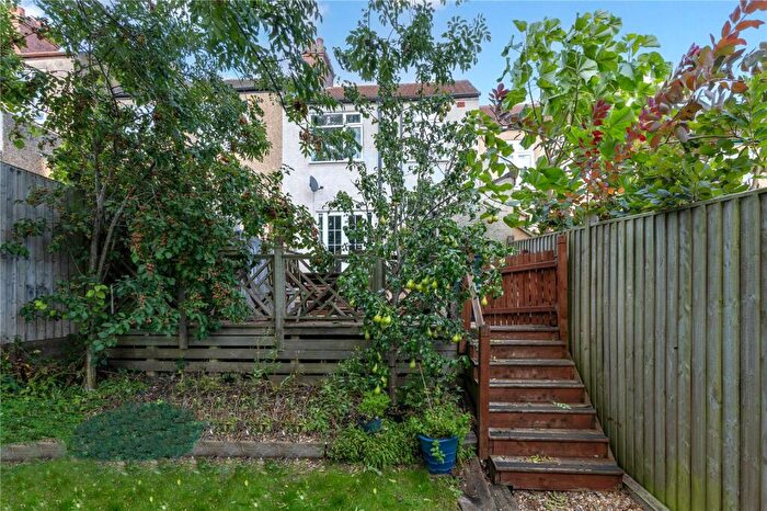 3 Bedroom Terraced House For Sale In Richmond Hill, Luton, Bedfordshire, LU2