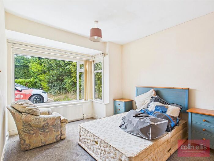 2 Bedroom Detached Bungalow For Sale In Osgodby Lane, Scarborough, YO11