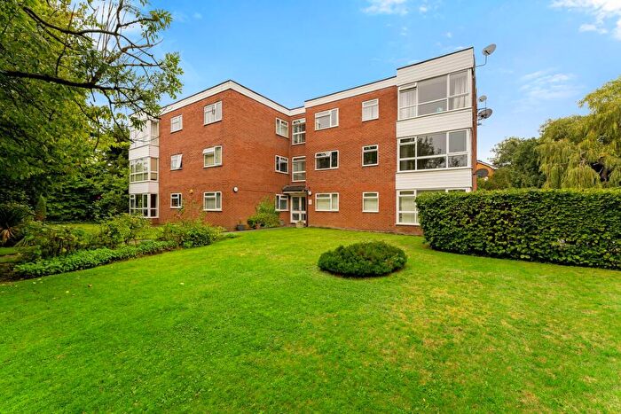 2 Bedroom Flat For Sale In Dairyground Road, Bramhall, SK7