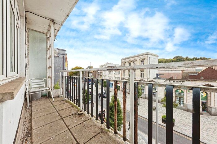 3 Bedroom Maisonette For Sale In Market Square, Dover, Kent, CT16
