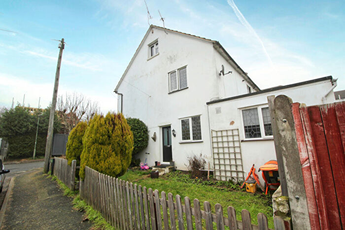 2 Bedroom End Of Terrace House To Rent In Lower Road, Redhill, RH1