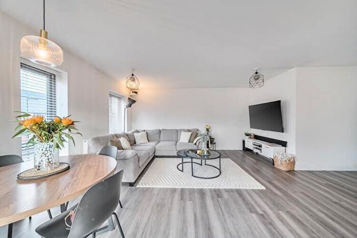 2 Bedroom Flat For Sale In Clover Street, Northampton, Northamptonshire, NN5