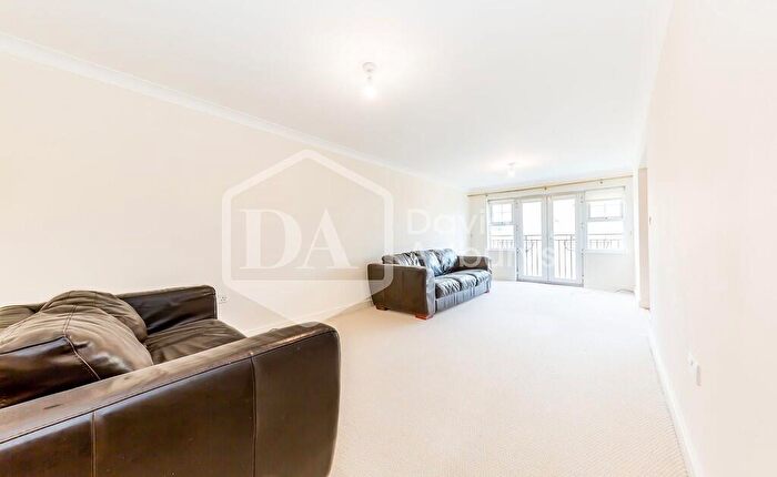 2 Bedroom Apartment To Rent In Osier Crescent, Muswell Hill, London, N10