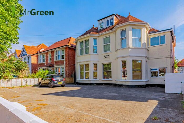 2 Bedroom Apartment To Rent In Grand Avenue, Bournemouth, BH6