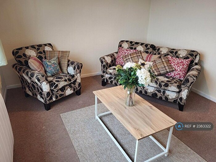 2 Bedroom Flat To Rent In Oakley House, Bromsgrove, B60