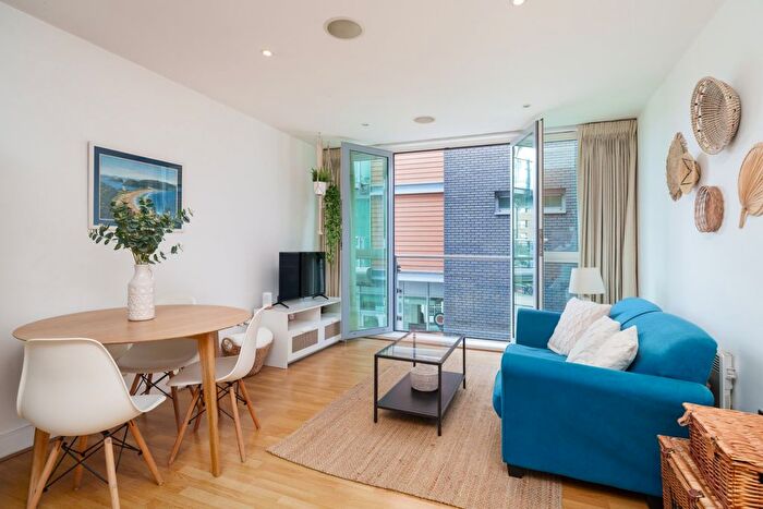 2 Bedroom Flat For Sale In Halcyon Wharf, Wapping High Street, London, E1W