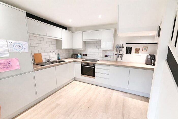 1 Bedroom Terraced House To Rent In Kelly Close, Shepperton, TW17