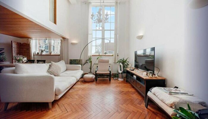 2 Bedroom Flat To Rent In Albany Road, Walworth, London, SE5