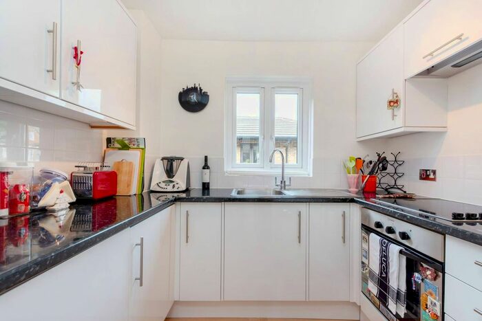 1 Bedroom Flat To Rent In Hillbury Road, Heaver Estate, London, SW17