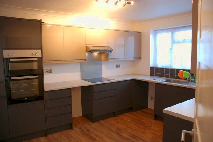 2 Bedroom Flat To Rent In Kelsey Court, Burgess Hill, West Sussex, RH15