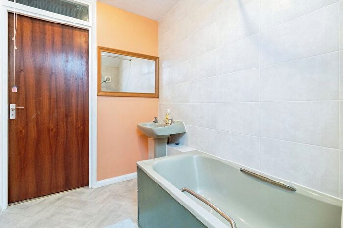1 Bedroom Flat For Sale In Pebble Court, Paignton, Devon, TQ4