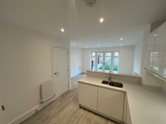 3 Bedroom House To Rent In The Ridgeway, Enfield, EN2