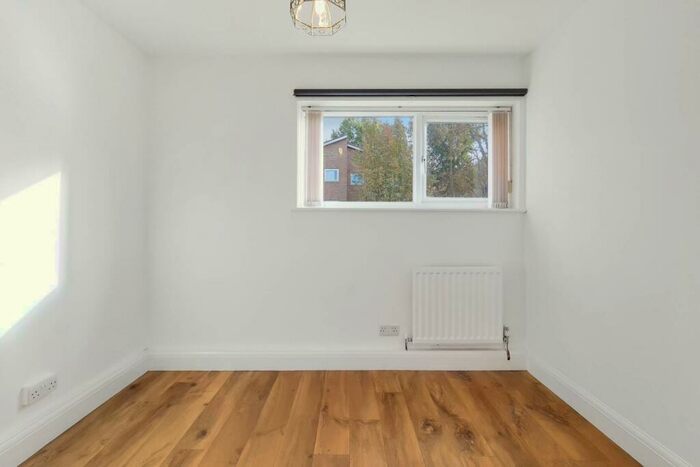2 Bedroom Flat To Rent In Bloxworth Close, Wallington, SM6