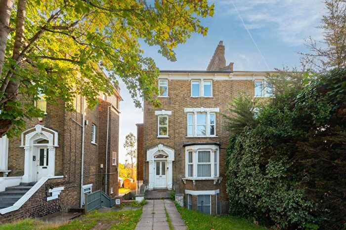 2 Bedroom Flat For Sale In Ravensbourne Park, Catford, London, SE6