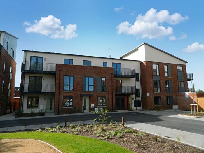 1 Bedroom Flat To Rent In Winterton Square, Horsham, RH13