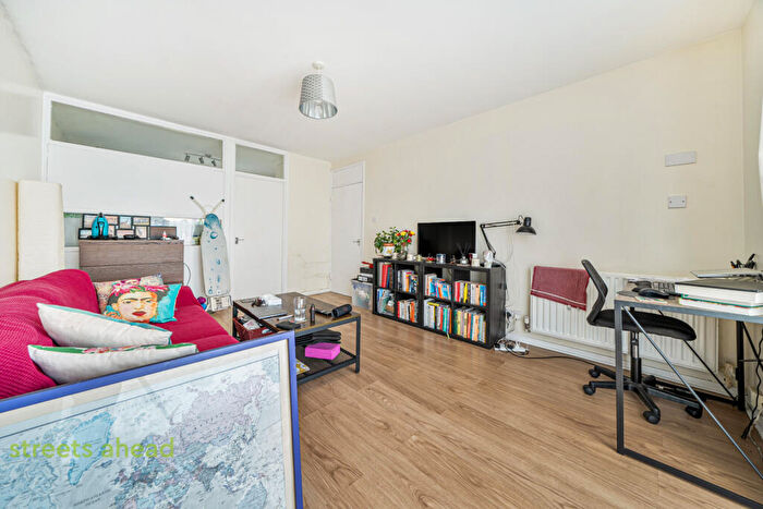 1 Bedroom Apartment To Rent In Alexandra Walk, London, SE19