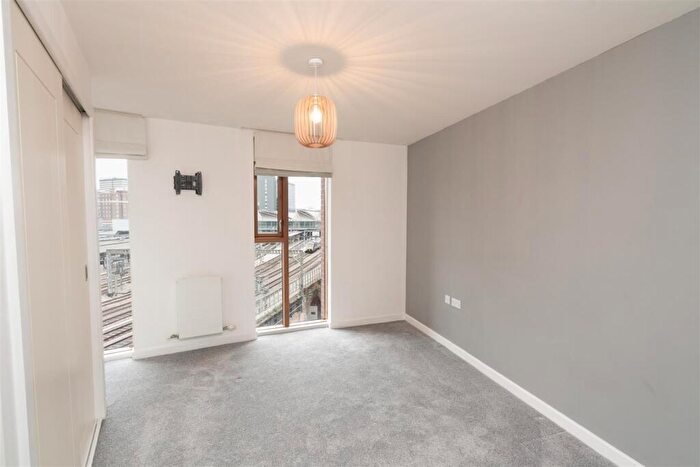 1 Bedroom Apartment To Rent In Candle House, Wharf Approach, Leeds, LS1