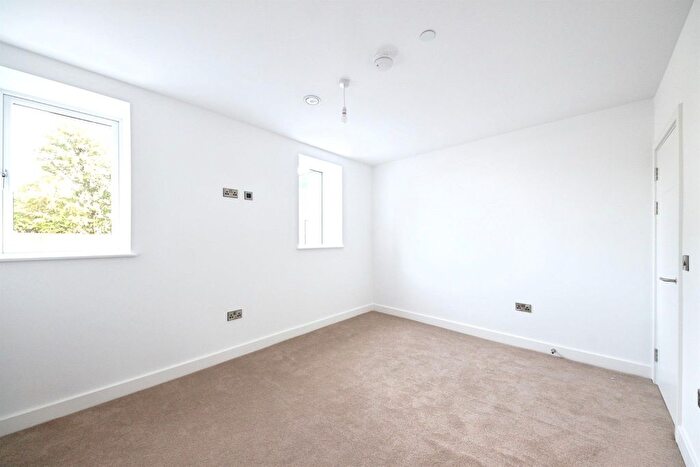 2 Bedroom Flat For Sale In Coventry Road, Birmingham, B26