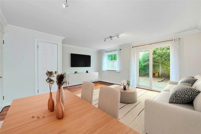 3 Bedroom House To Rent In Clarence Mews, Clapham South, London, SW12