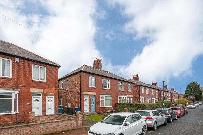 3 Bedroom Flat For Sale In Marleen Avenue, Heaton, Newcastle Upon Tyne, NE6