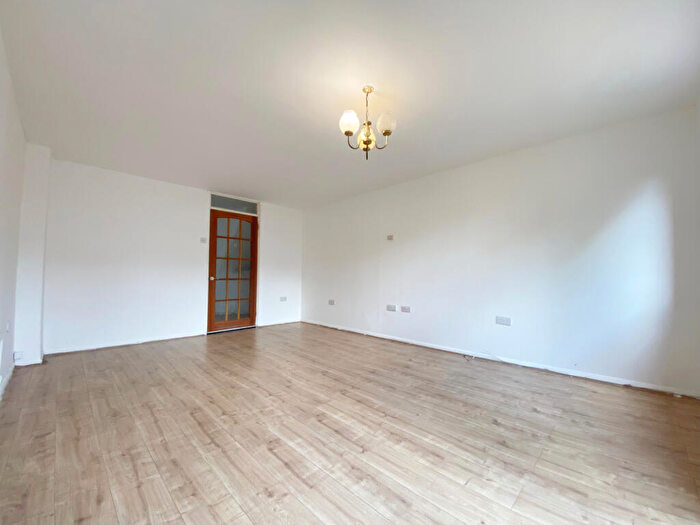 4 Bedroom House To Rent In Danescombe, London, SE12