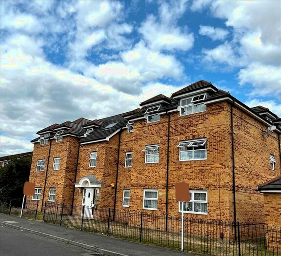 Houses to rent in Norfolk Avenue, SL1, Slough