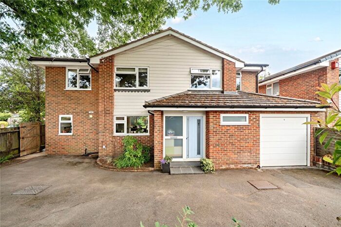 4 Bedroom Detached House For Sale In Woodside Avenue, Walton On Thames, KT12