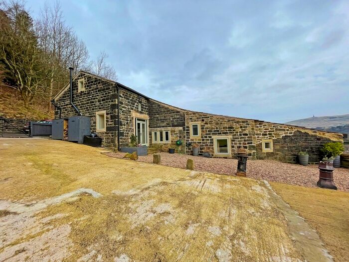 3 Bedroom Barn Conversion To Rent In Carr House Fold, Todmorden, OL14