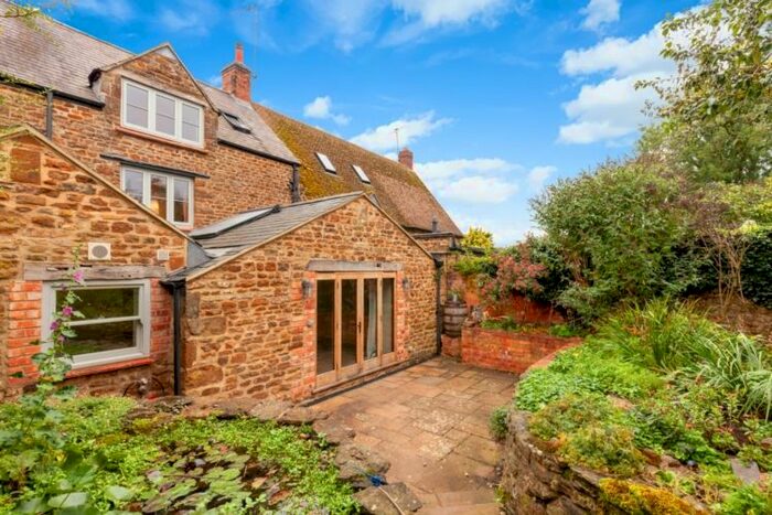 2 Bedroom Cottage To Rent In Thorpe Road, Banbury, OX17