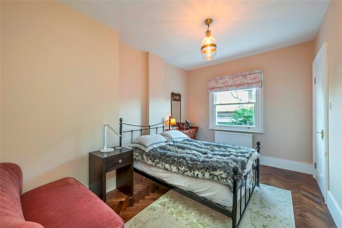 3 Bedroom Flat To Rent In Burlington House, Kings Road, TW10