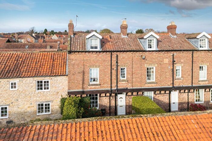 3 Bedroom Property For Sale In Clothes Prop Alley, Bridge Street, Helmsley, York, YO62