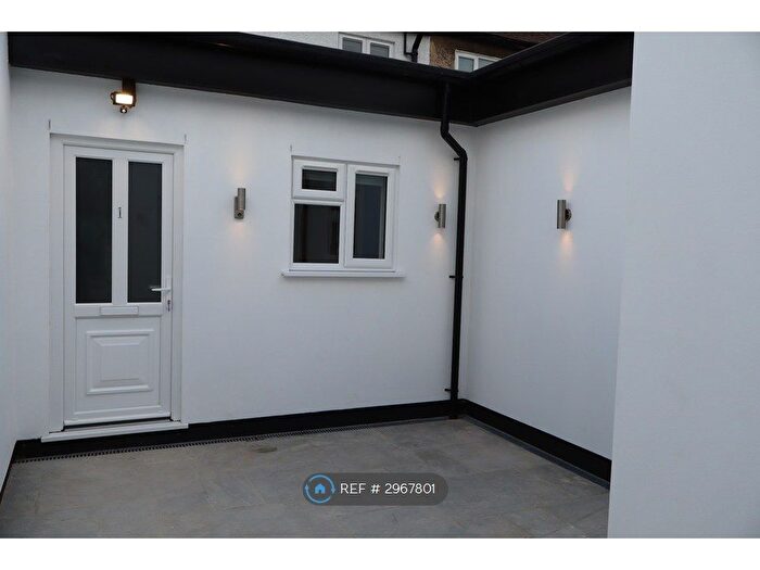 1 Bedroom Flat To Rent In Kingston Road, Epsom, KT19