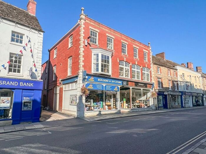 2 Bedroom Flat To Rent In High Street, Malmesbury, SN16