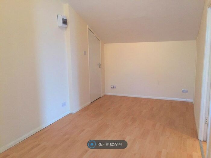 Studio To Rent In Deer Park Road, South Wimbledon SW19