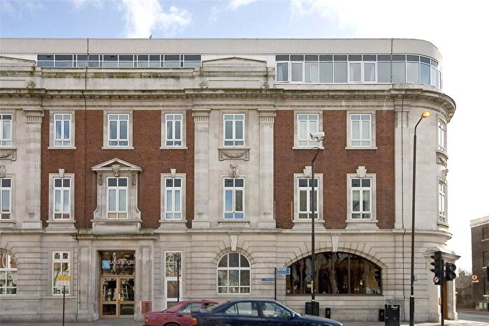 2 Bedroom Flat To Rent In The Quadrangle House, Romford Road, London, E15