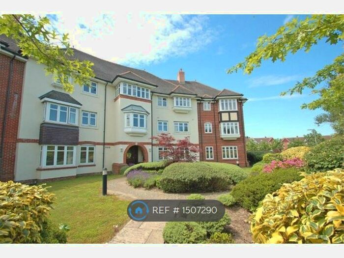 2 Bedroom Flat To Rent In Bentley Drive, Fleet, GU51