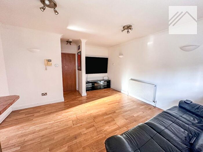 1 Bedroom Apartment For Sale In Foksville Road, Canvey Island, SS8