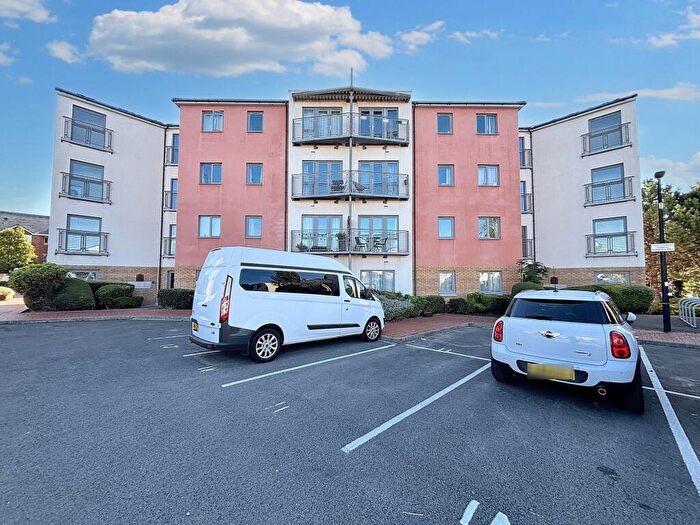 2 Bedroom Flat For Sale In Rhodfa'r Gwagenni, Ty Capstan Rhodfa'r Gwagenni, CF63