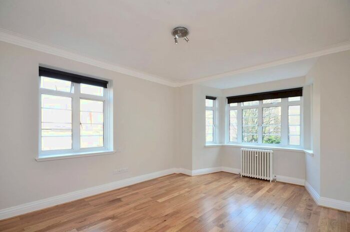2 Bedroom Flat To Rent In Old Brompton Road, Earls Court, London, SW5