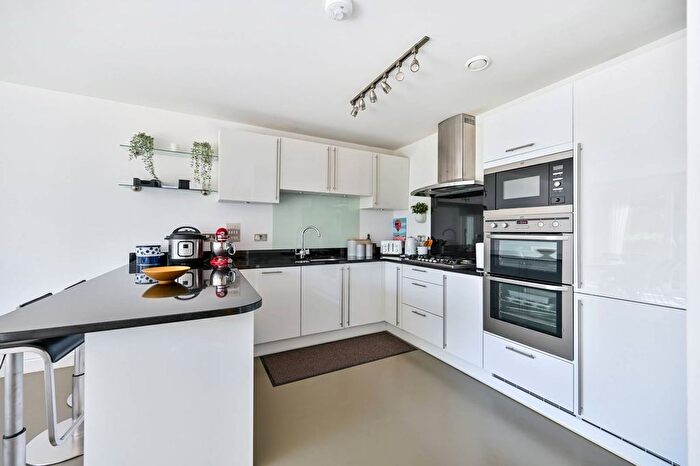 4 Bedroom Semi-detached House To Rent In Salisbury Road, Worcester Park, KT4