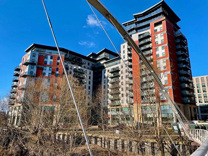 2 Bedroom Flat To Rent In Riverside Way, Leeds, West Yorkshire, LS1